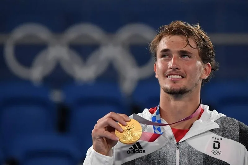 Alexander Zverev vỡ òa cảm xúc khi giành tấm Huy chương Vàng đơn nam tại Olympic Tokyo.