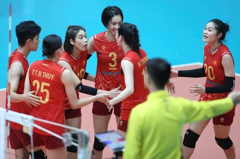 Bầu không khí cuồng nhiệt bùng nổ trên các khán đài giải bóng chuyền VTV Cup.