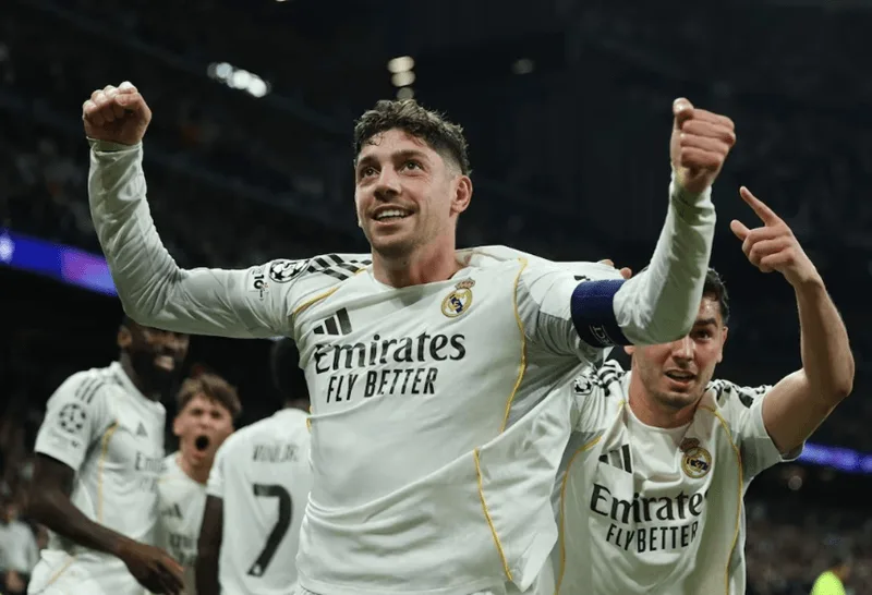 Valverde sở hữu nguồn thể lực vô tận và khả năng bứt tốc càn lướt khắp mặt sân.