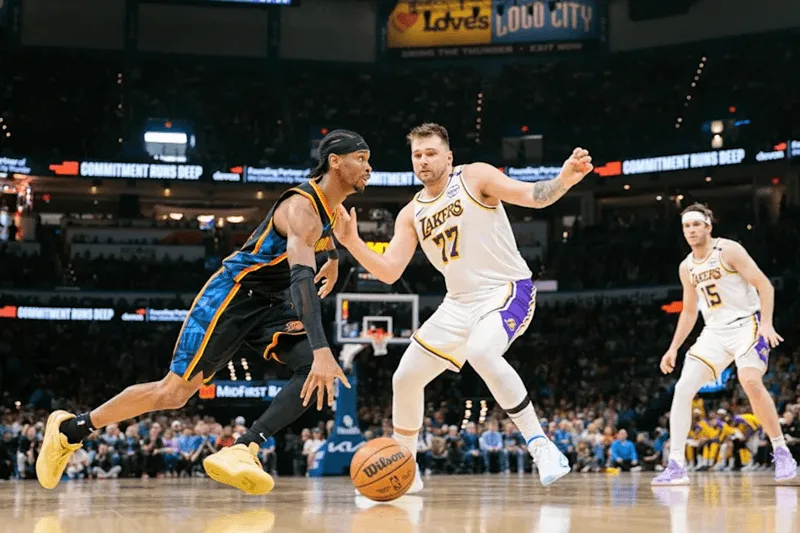 Bản lĩnh gánh đội của Luka Doncic trong các trận đấu Playoff căng thẳng.